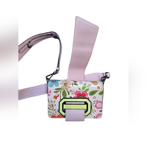 Vintage-Inspired Carnete Pastel Pink Floral Vegan Small Crossbody Purse - Picture 5 of 11